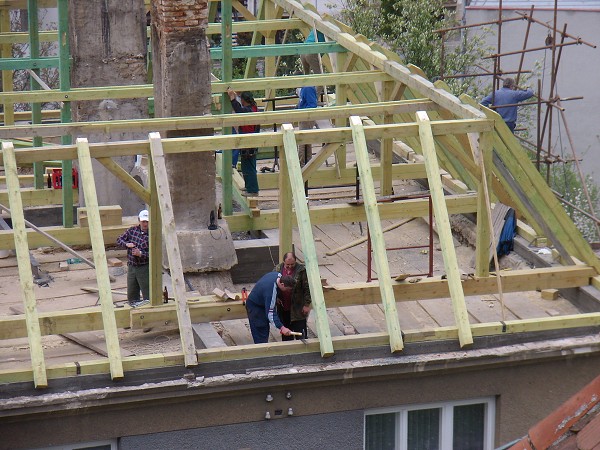 Oprava farní střechy 1. 5. 2008