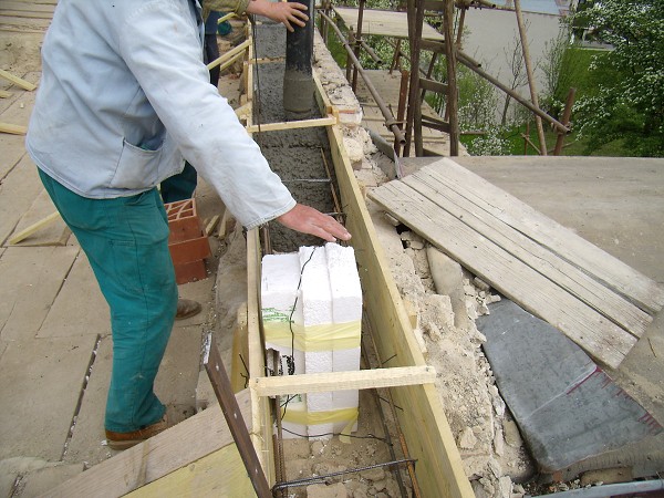 Oprava farní střechy 29. 4. 2008