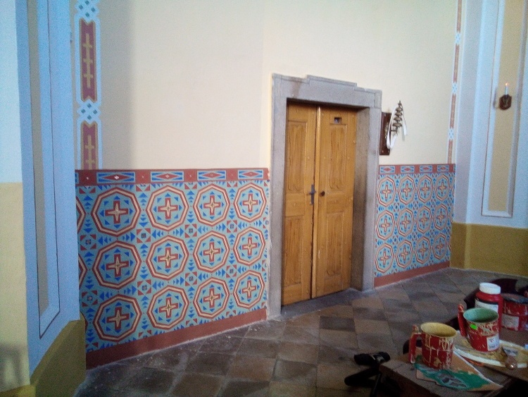 Malování v kostele